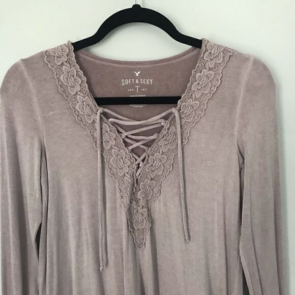 American Eagle Soft & Sexy lace trimmed tee shirt - Picture 3 of 6